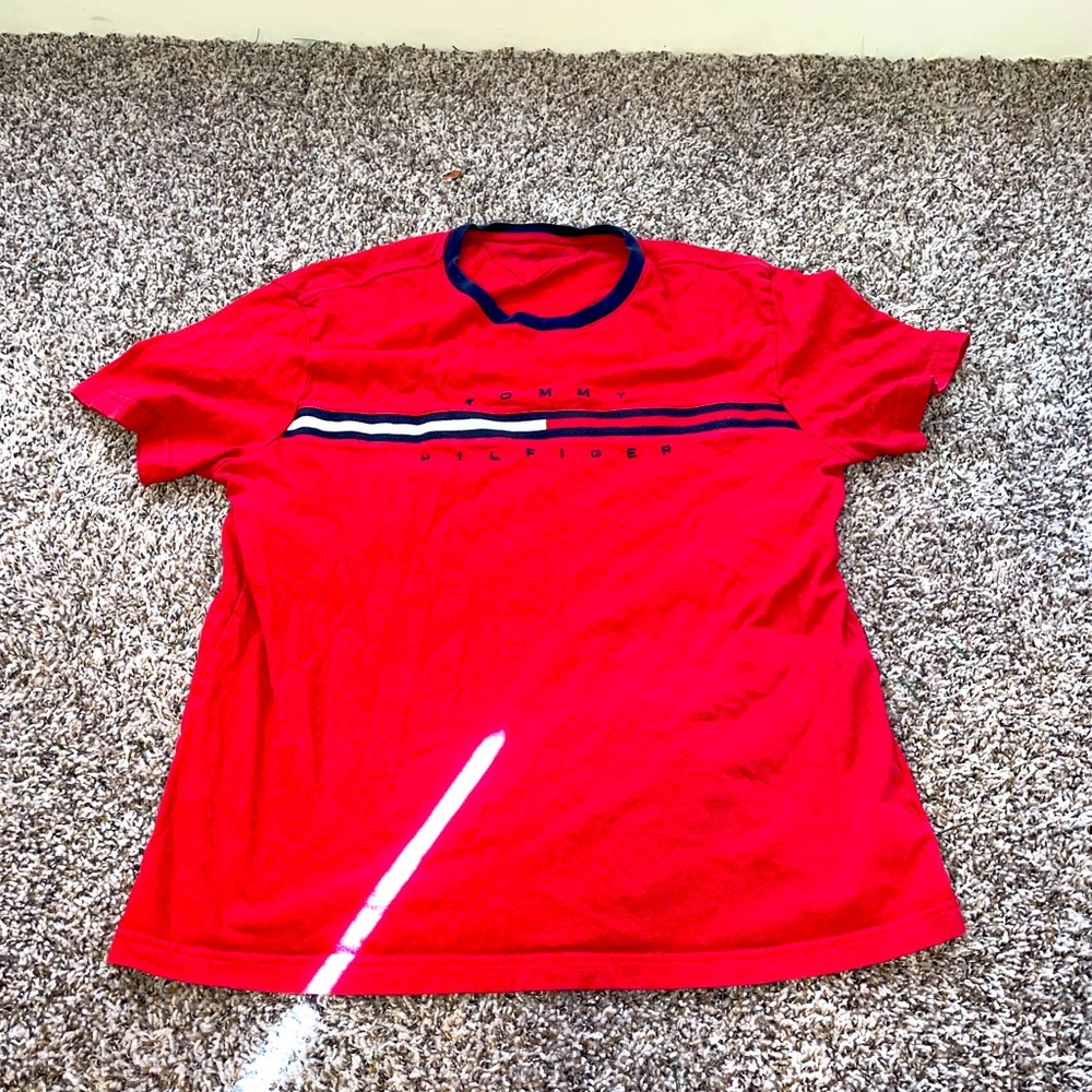 I am selling a Tommy Hilfiger shirt in men size